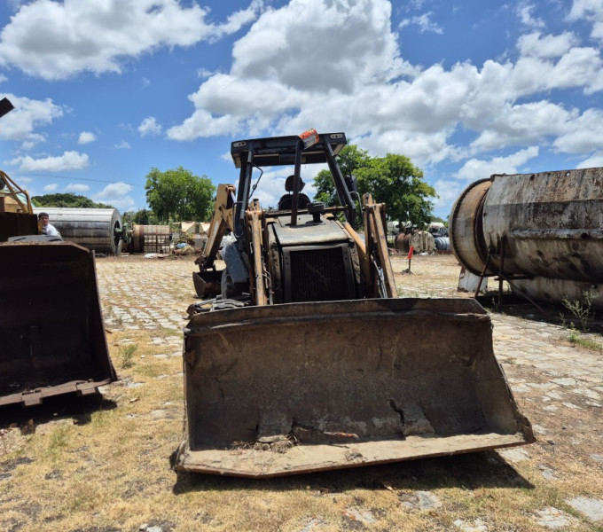 Retroescavadeira case com pá extra