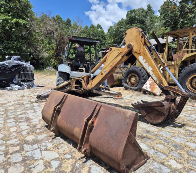 Retroescavadeira case com pá extra