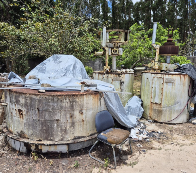 4 Separadoras centrífugas {2 vetek, r1000 e c221}, 2 motores vetek e 1 motor c221 [unidade]