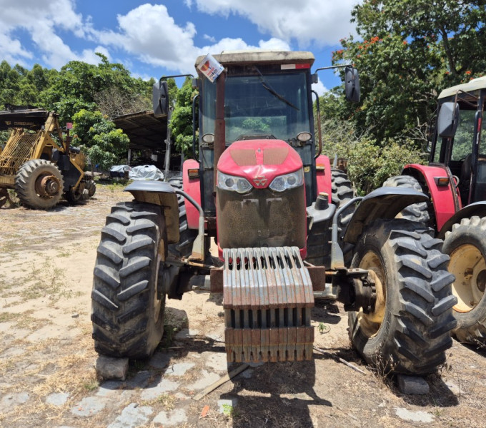 Trator de pneus massey fergunson 5710