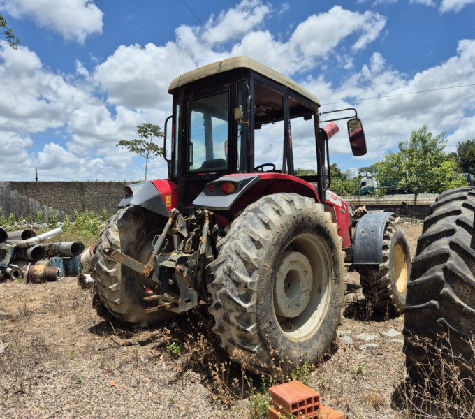 Trator de pneus massey fergunson 5710