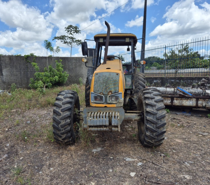 Trator de pneus valtra bm100