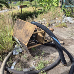 2 Tanques com estruturas, motor bomba