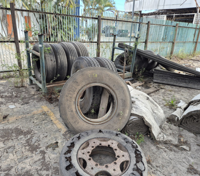 Diversos pneus