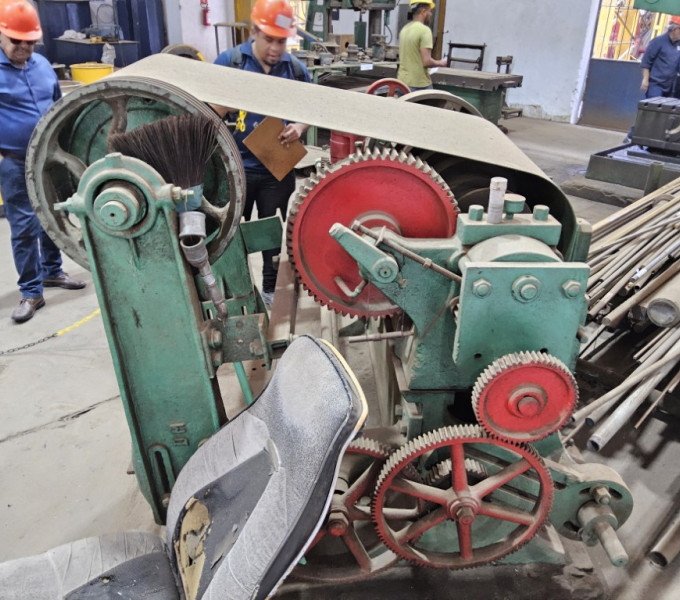 Torno mecânico barramento 2 m