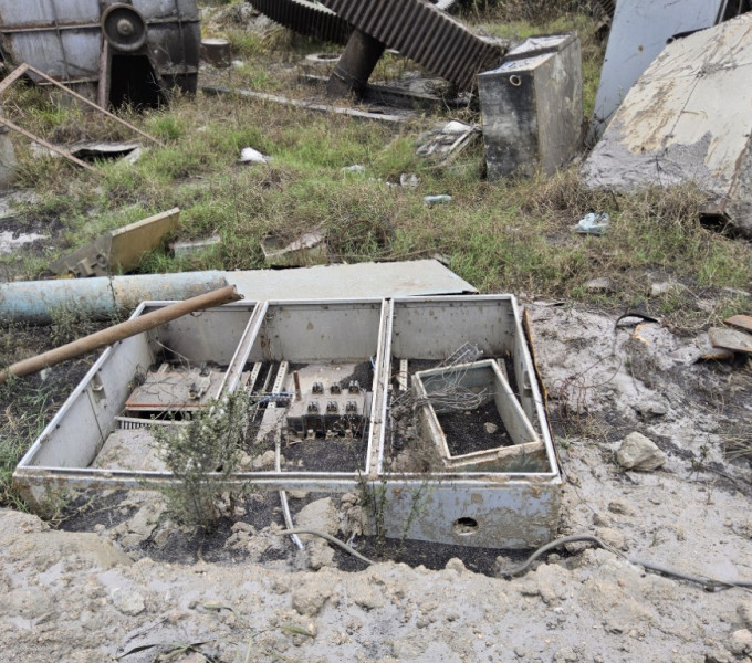 18 Painéis de controle, 1 inversor de frequência, 1 softstarter, 1 banco de capacitores, 3 nobreak, 2 Transformadores 280 trifásico