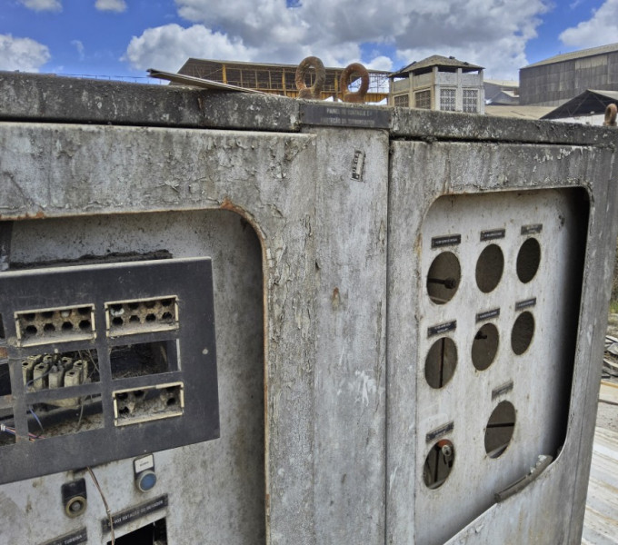 18 Painéis de controle, 1 inversor de frequência, 1 softstarter, 1 banco de capacitores, 3 nobreak, 2 Transformadores 280 trifásico