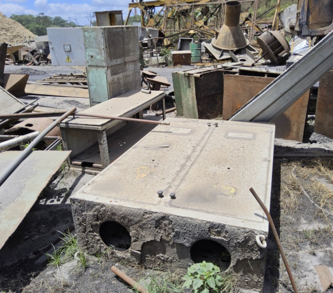 18 Painéis de controle, 1 inversor de frequência, 1 softstarter, 1 banco de capacitores, 3 nobreak, 2 Transformadores 280 trifásico