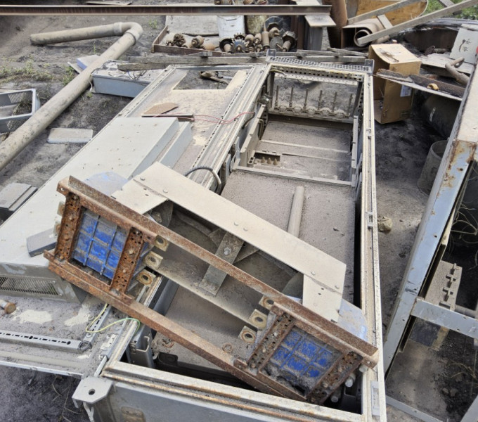 18 Painéis de controle, 1 inversor de frequência, 1 softstarter, 1 banco de capacitores, 3 nobreak, 2 Transformadores 280 trifásico