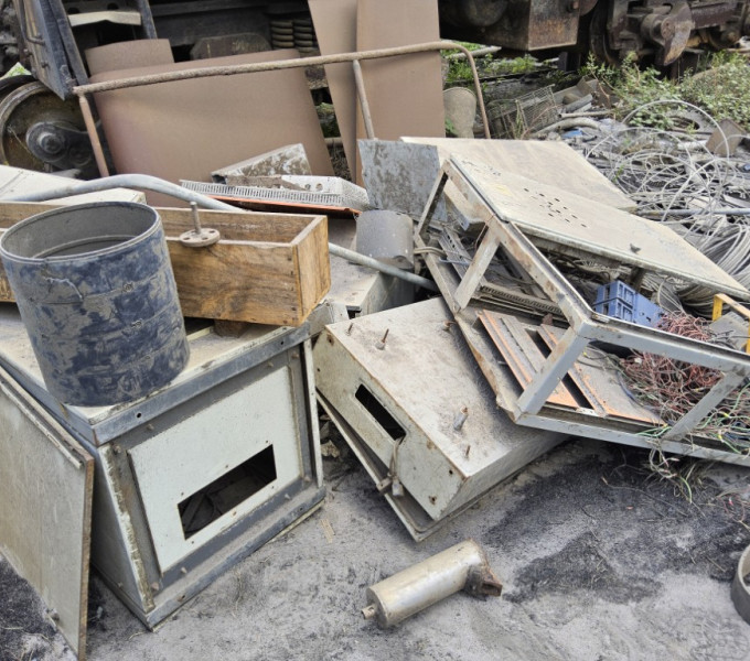 18 Painéis de controle, 1 inversor de frequência, 1 softstarter, 1 banco de capacitores, 3 nobreak, 2 Transformadores 280 trifásico