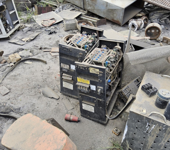 18 Painéis de controle, 1 inversor de frequência, 1 softstarter, 1 banco de capacitores, 3 nobreak, 2 Transformadores 280 trifásico