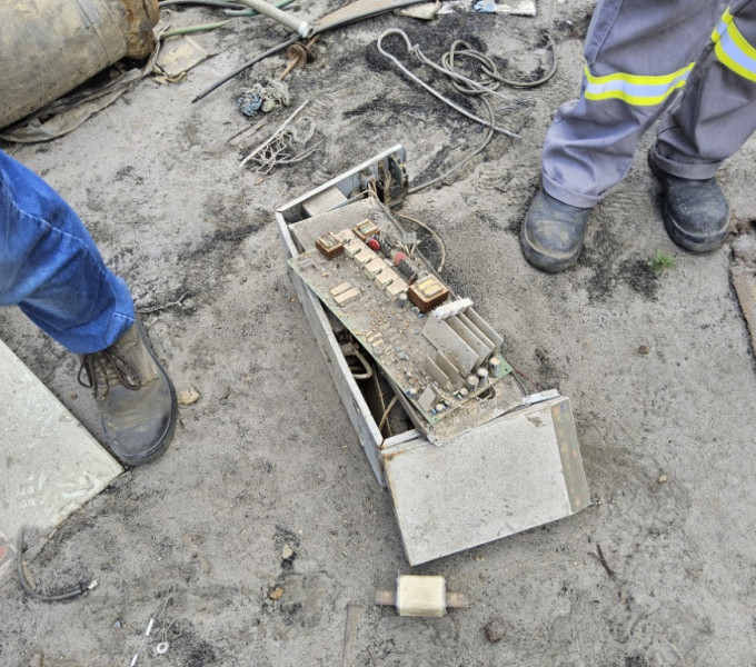 18 Painéis de controle, 1 inversor de frequência, 1 softstarter, 1 banco de capacitores, 3 nobreak, 2 Transformadores 280 trifásico