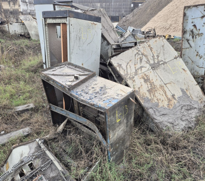 18 Painéis de controle, 1 inversor de frequência, 1 softstarter, 1 banco de capacitores, 3 nobreak, 2 Transformadores 280 trifásico