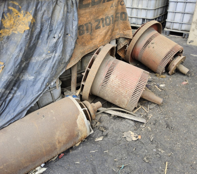 1 Turbo-bomba para caldeira, 3 rotores de motor elétrico