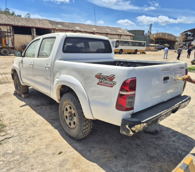 Veiculo automóvel Toyota Hilux, manual, Diesel, Ano: 2015, Placa: PGZ-7865