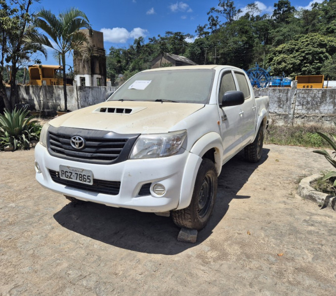 Veiculo automóvel Toyota Hilux, manual, Diesel, Ano: 2015, Placa: PGZ-7865