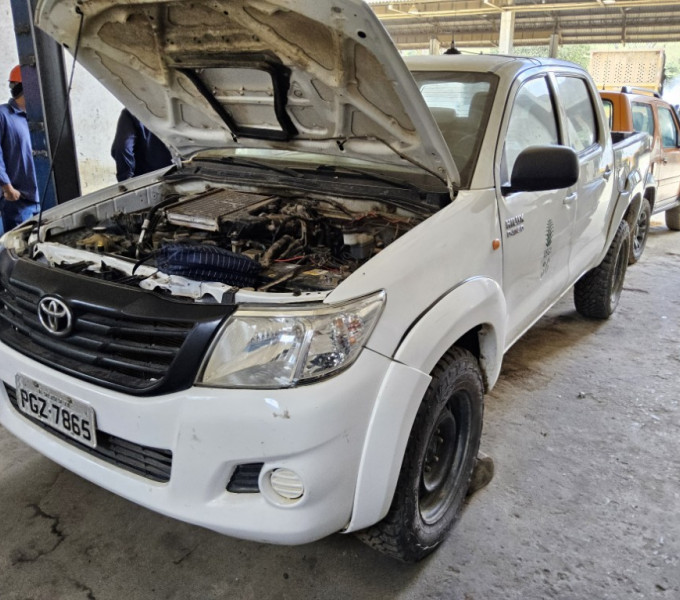 Veiculo automóvel Toyota Hilux, manual, Diesel, Ano: 2015, Placa: PGZ-7865