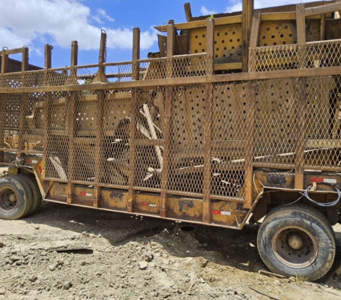 Reboque canavieiro Aberto com grades c/ Correntes, placa: KGE-1154, Frota: 676