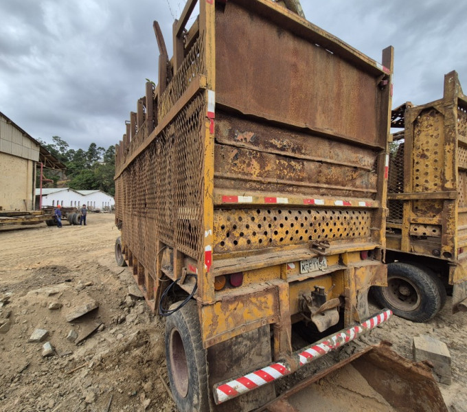 Reboque canavieiro Aberto com grades c/ Correntes, placa: KGE-1154, Frota: 676