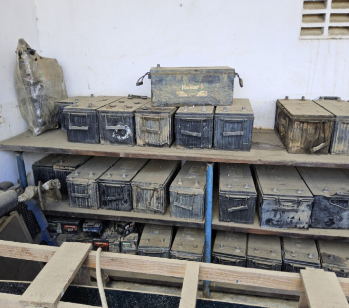 Grande quantidade de baterias automotivas 73 maiores aprox. 15T