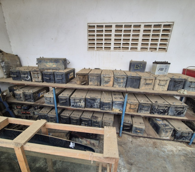 Grande quantidade de baterias automotivas 73 maiores aprox. 15T
