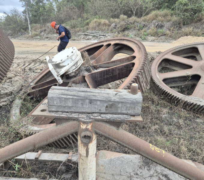Volandeira Paralela c eixo, mancais e base