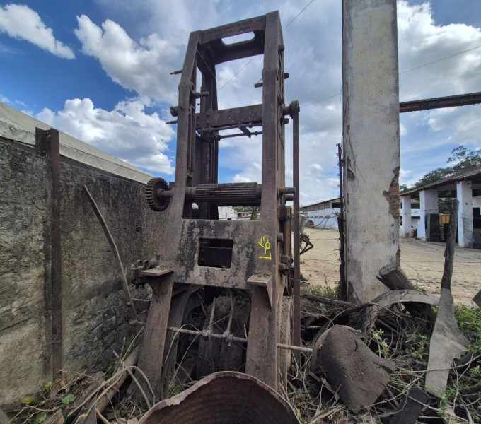 Serra-fita em AC Esterer