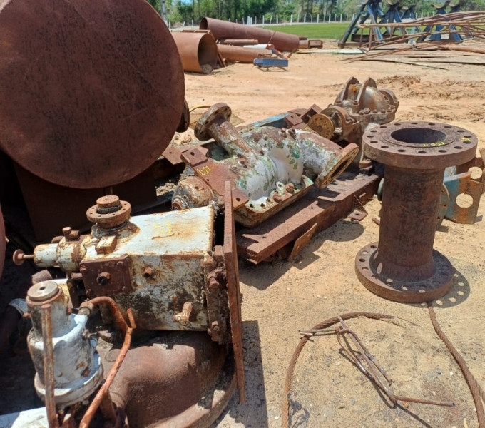 2 Bombas de caldeira sucateadas + Turbina + cone 20" em AC + Ativo Item 5