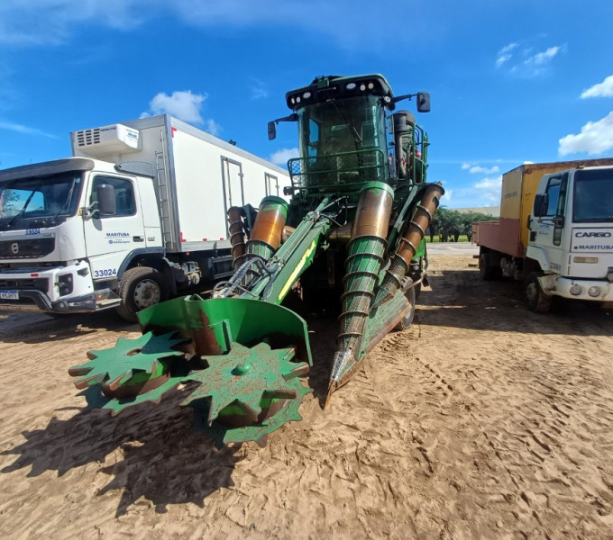 Colhedora de cana, pneus, John Deere 3520, 2010, Frota: 47004 + Ativo Item 1