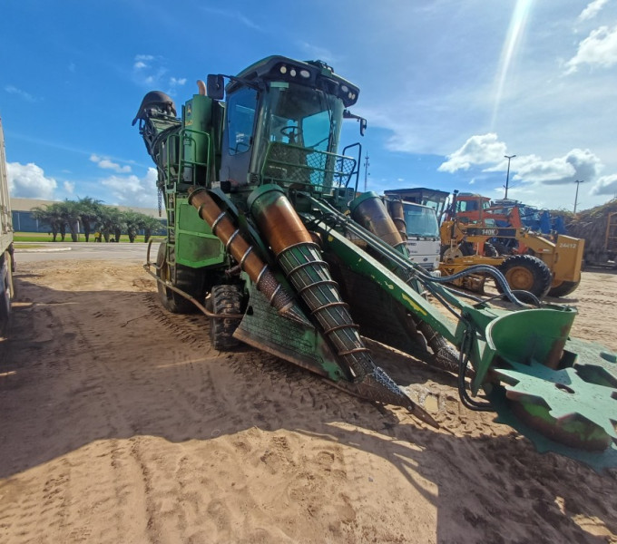 Colhedora de cana, pneus, John Deere 3520, 2010, Frota: 47004 + Ativo Item 1