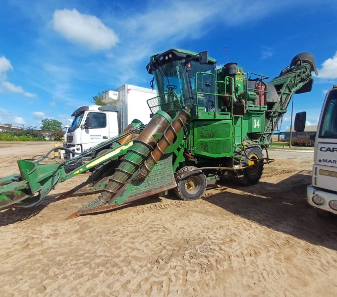 Colhedora de cana, pneus, John Deere 3520, 2010, Frota: 47004 + Ativo Item 1