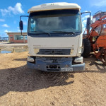 Caminhão Volvo 330, 2013, plataforma c/ Implemento Munck