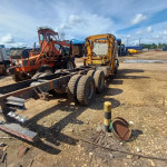 Caminhão Volvo 330, 2013, plataforma c/ Implemento Munck