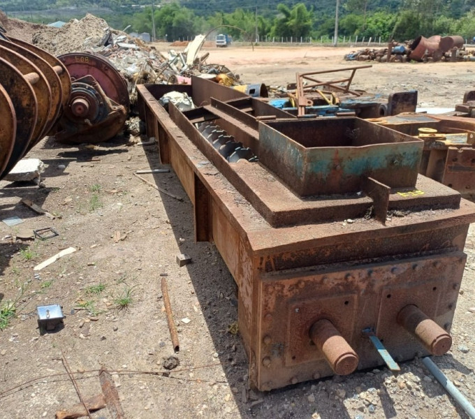Conjunto misturador em AC c/ 2 eixos sem-fim, 6m aprox. + Ativo Item 9