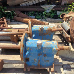 2 Cavaletes p/ bomba centrifuga + 4 Pinhões em AC