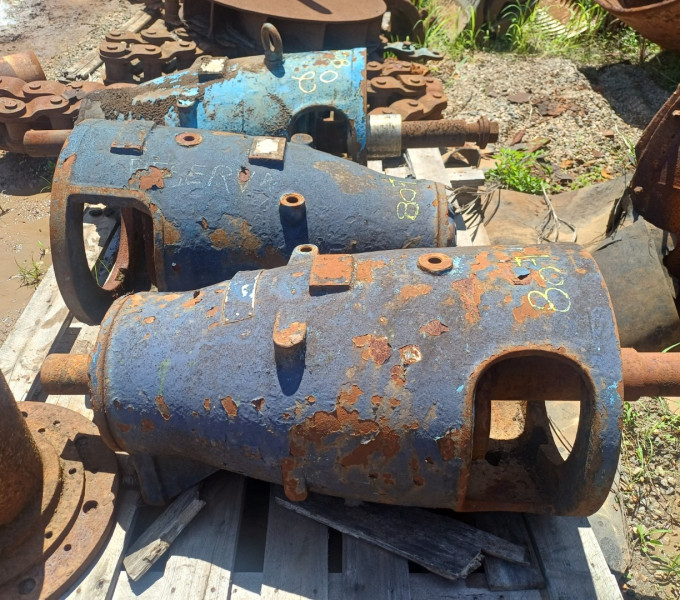 3 Cavaletes de bomba Suzer