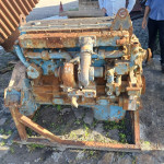 1 Motor a combustão Cummins 6 cilindros