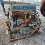 1 Motor a combustão Cummins 6 cilindros
