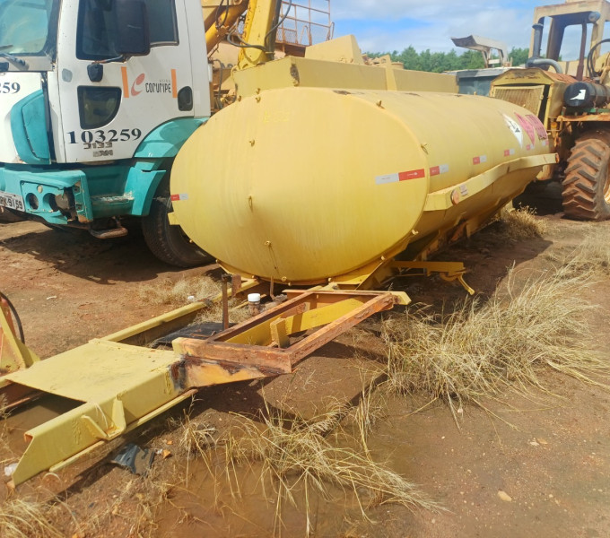 Tanque horizontal com chassi p inflamáveis Frota: 103320