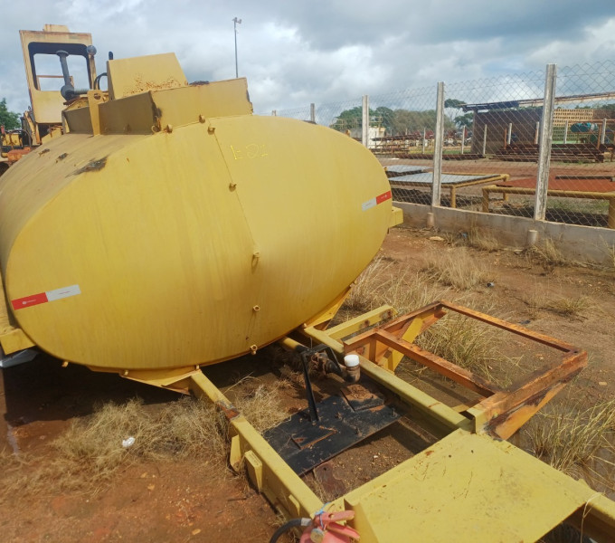Tanque horizontal com chassi p inflamáveis Frota: 103320