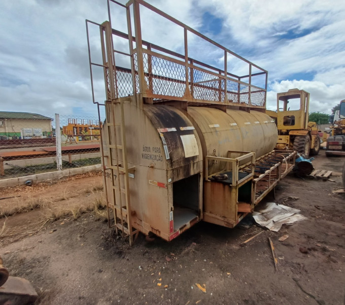 Tanque horizontal com chassi 8000l c bomba acoplada (calda de agroquimica) Frota: 128017