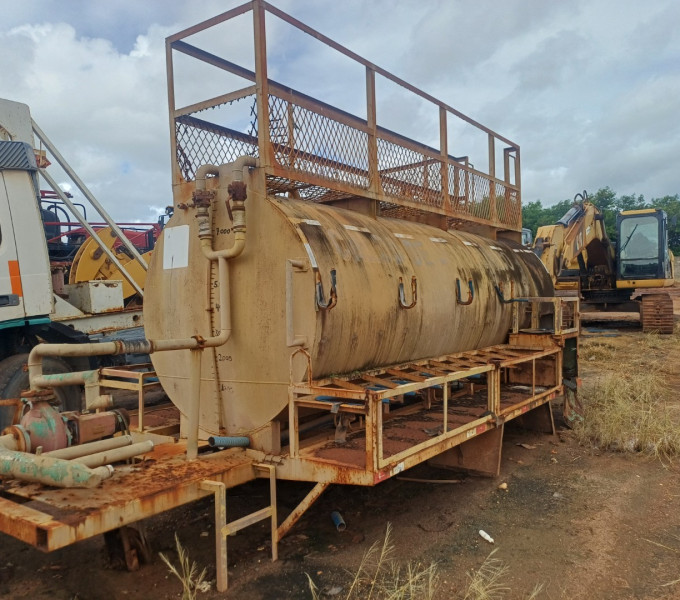 Tanque horizontal com chassi 8000l c bomba acoplada (calda de agroquimica) Frota: 128017