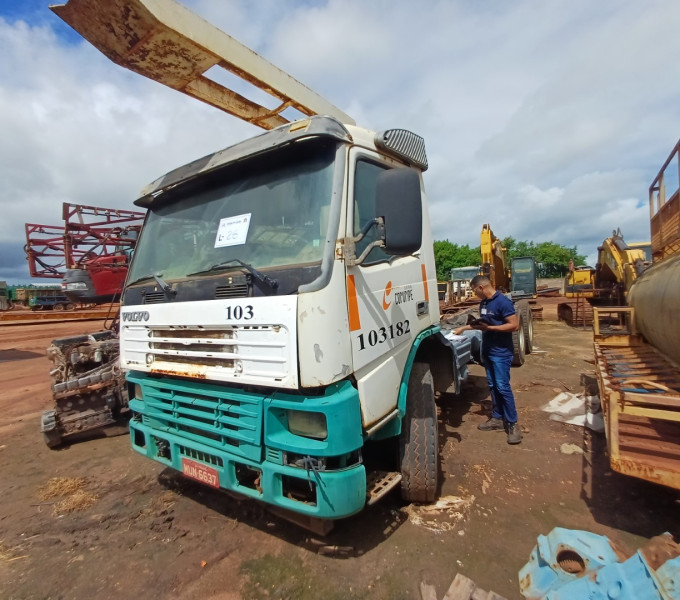 Caminhão Prentic Volvo FM-12/380, Ano 2001, Placa: , Frota: 103182