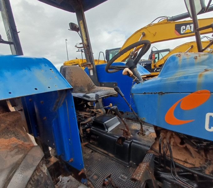 Trator de Pneu New Holland 8030-4, Ano: 2012, Frota: 105328