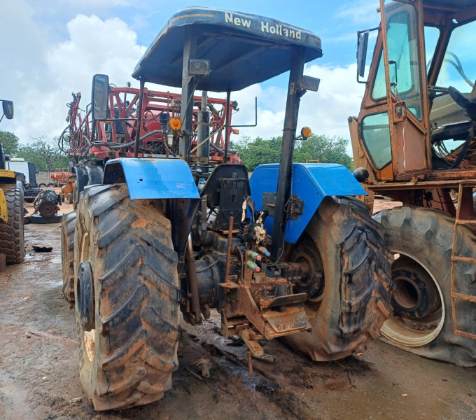 Trator de Pneu New Holland 8030-4, Ano: 2012, Frota: 105328
