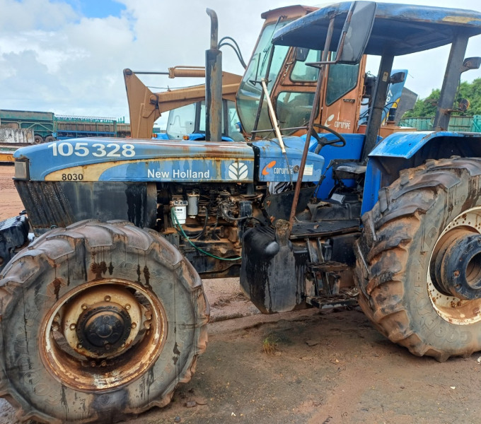Trator de Pneu New Holland 8030-4, Ano: 2012, Frota: 105328