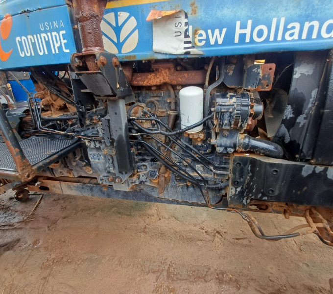Trator de Pneu New Holland 8030-4, Ano: 2012, Frota: 105328
