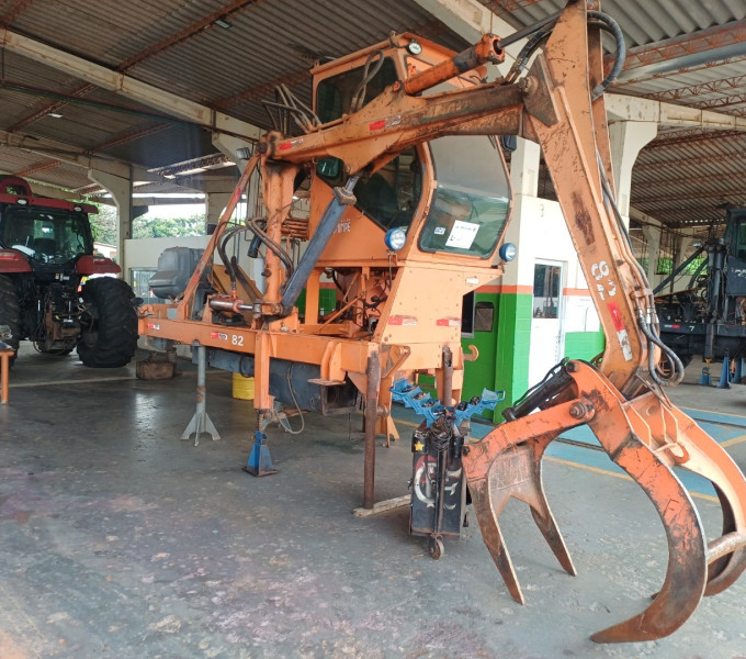 implemento Santal carregadeira, 2014, cmp, Série 2014c00086, Frota: 107082