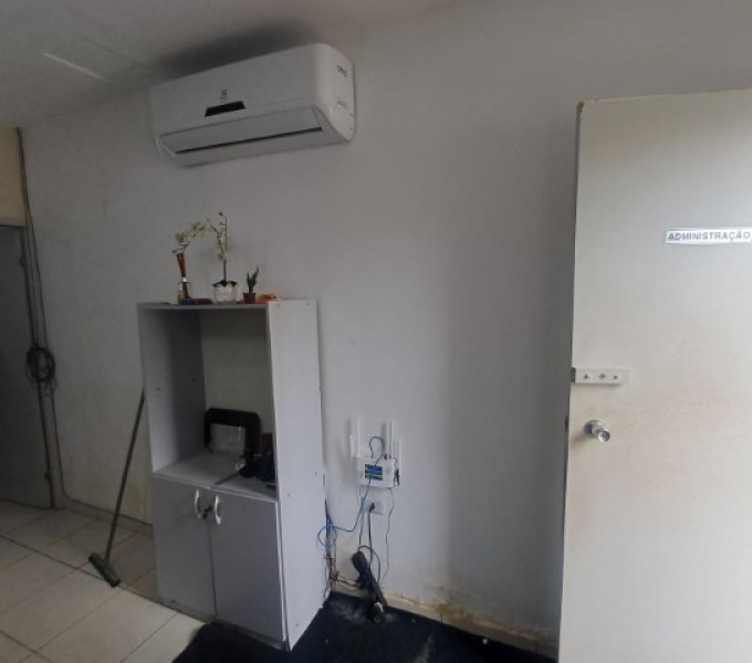 Sala de Admnistração: Grande variedade de itens de escritorio