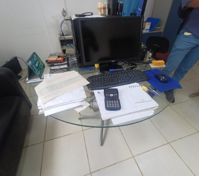 Sala de Admnistração: Grande variedade de itens de escritorio